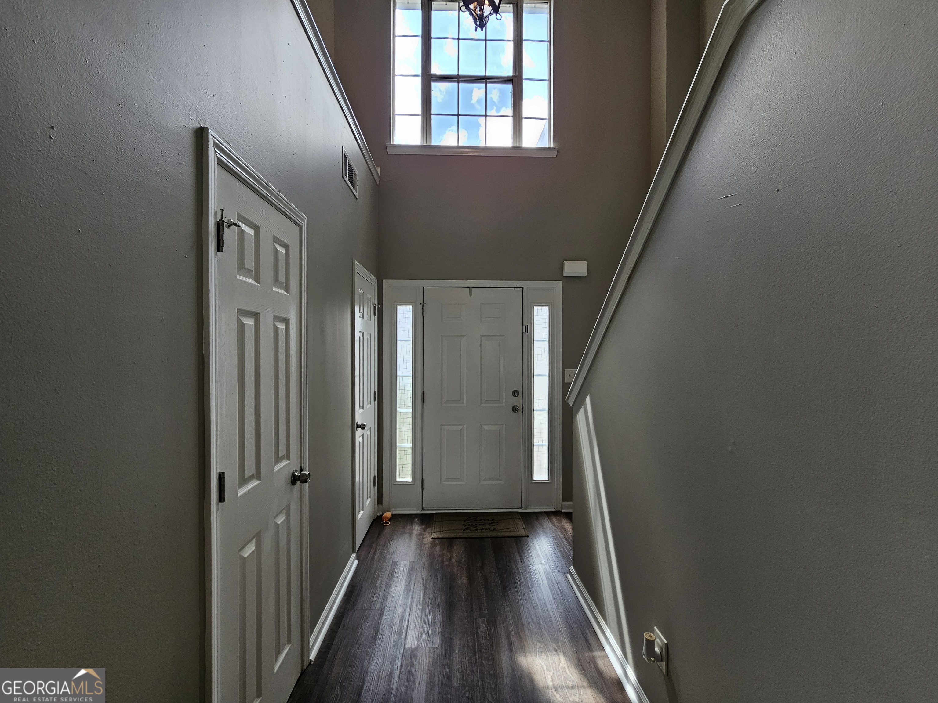 5077 Meadow Trace Fairburn, GA 30213 - Photo 17 of 43 a view of a hallway
