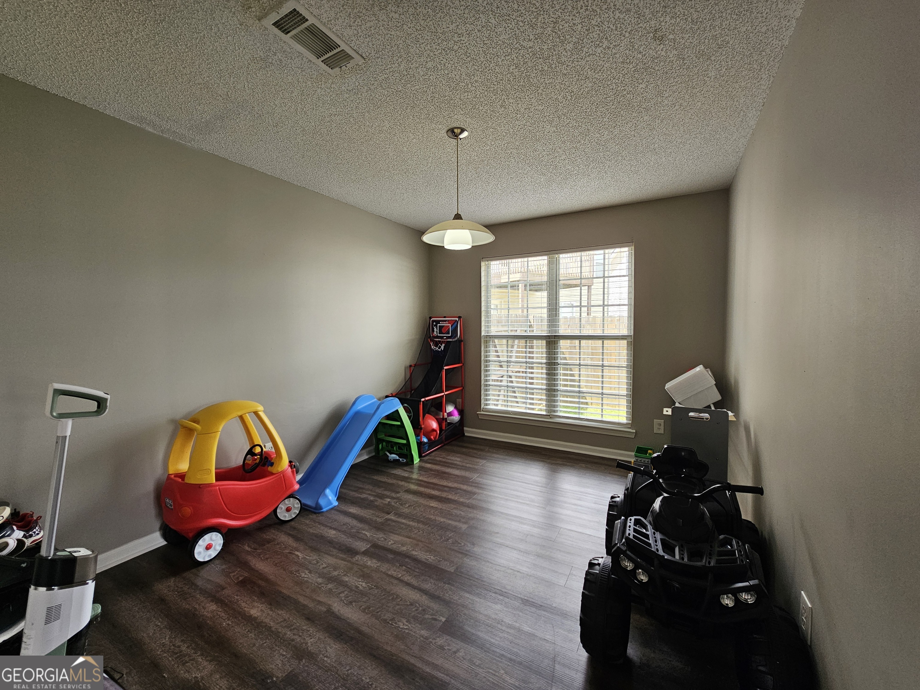 5077 Meadow Trace Fairburn, GA 30213 - Photo 22 of 43 a living room with furniture gym equipment and a window