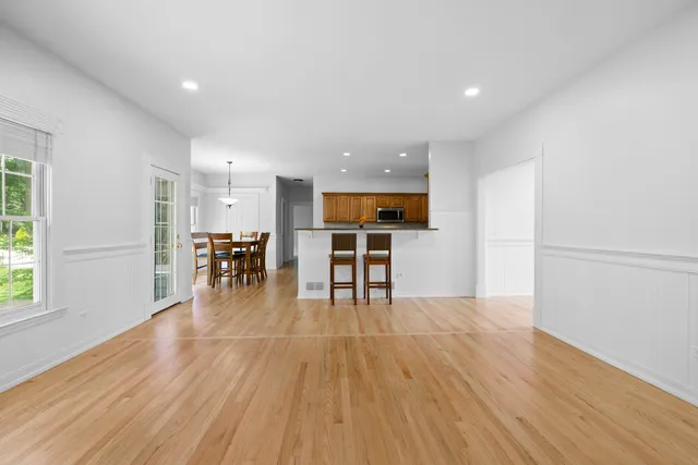 $575,000 | 662 Waterbury Avenue, Gurnee, IL 60031