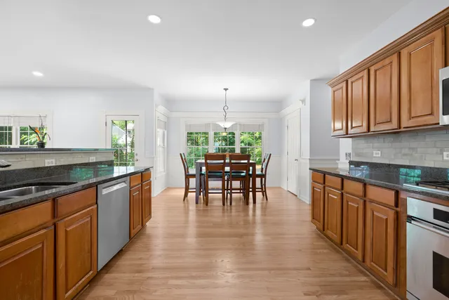 $575,000 | 662 Waterbury Avenue, Gurnee, IL 60031