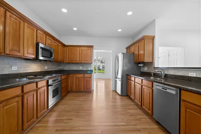 $575,000 | 662 Waterbury Avenue, Gurnee, IL 60031