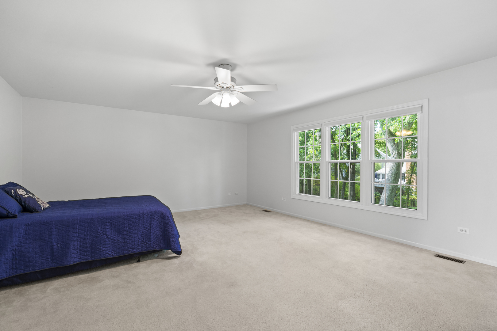 662 Waterbury Avenue Gurnee, IL 60031 - Photo 23 of 51 a living room with furniture and a window
