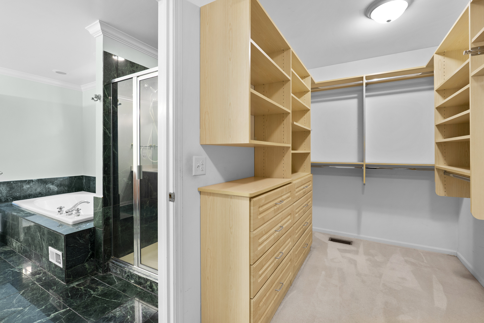 662 Waterbury Avenue Gurnee, IL 60031 - Photo 25 of 51 a view of bathroom