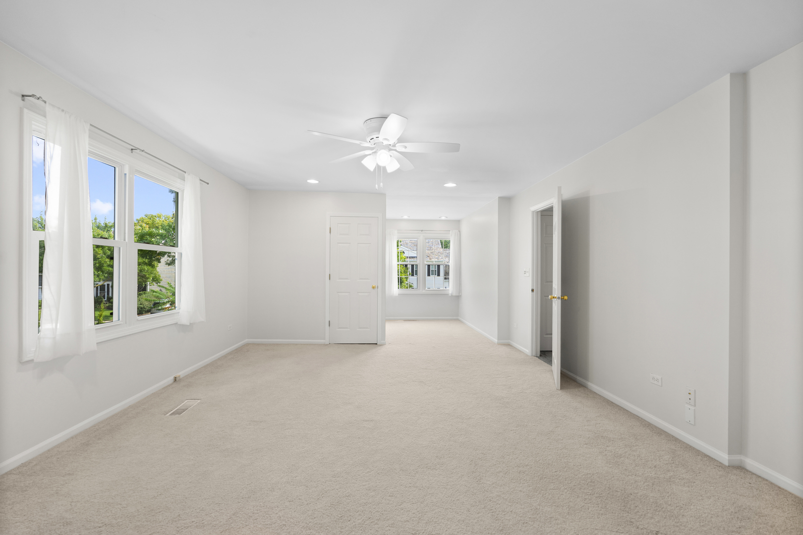 662 Waterbury Avenue Gurnee, IL 60031 - Photo 30 of 51 a view of an empty room with a window