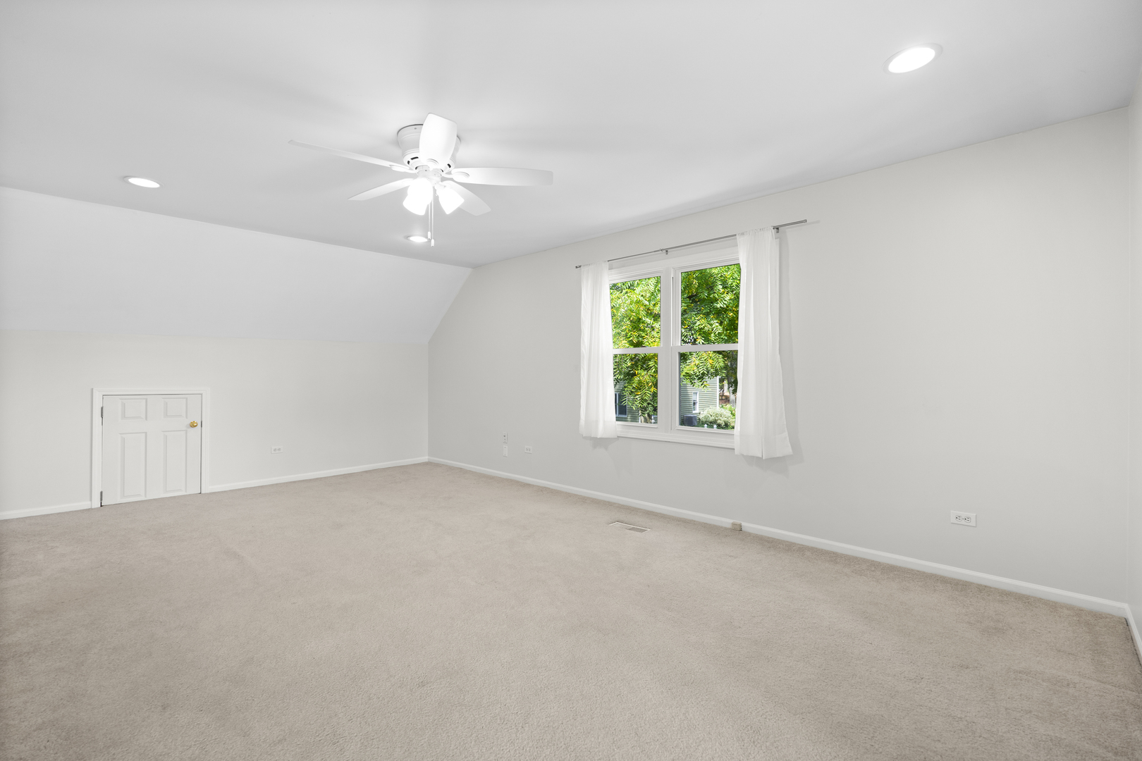 662 Waterbury Avenue Gurnee, IL 60031 - Photo 32 of 51 an empty room with a window and a fan