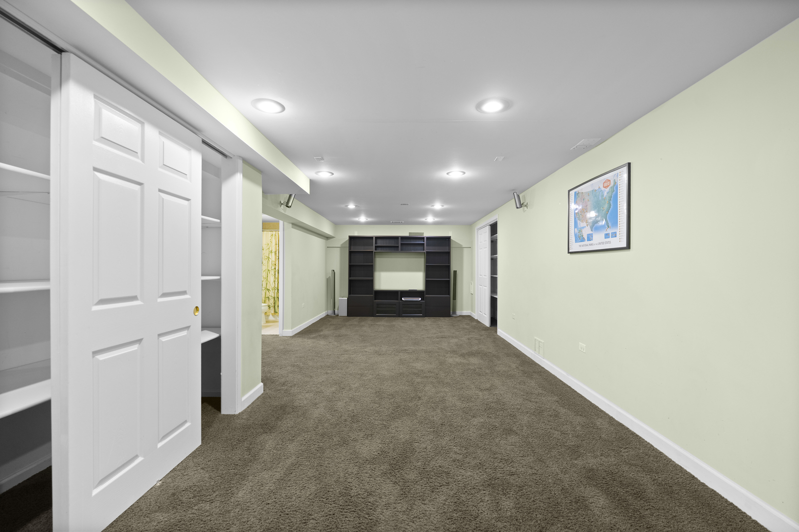 662 Waterbury Avenue Gurnee, IL 60031 - Photo 34 of 51 a view of room and window