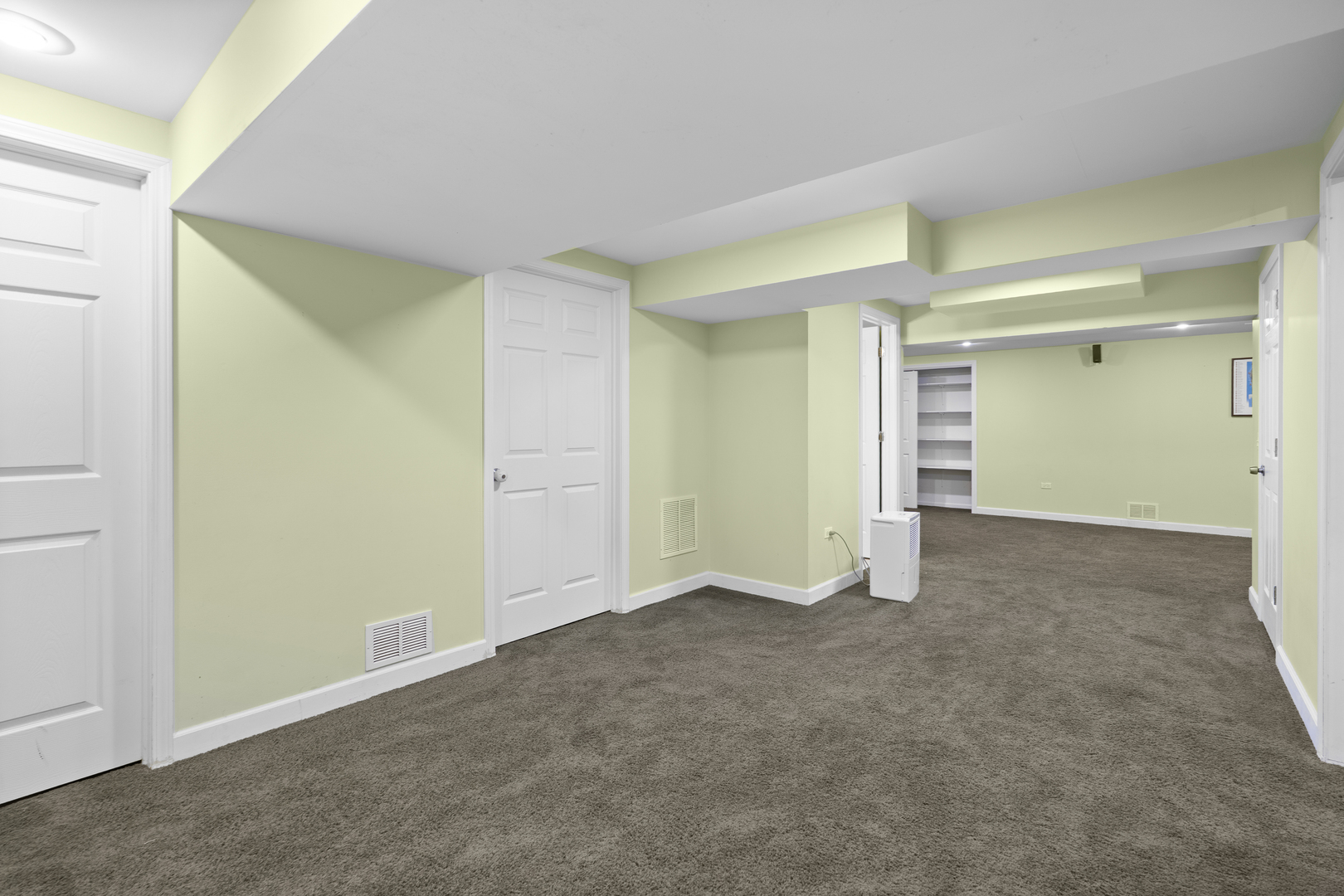 662 Waterbury Avenue Gurnee, IL 60031 - Photo 37 of 51 a view of an empty room with closet and a bathroom