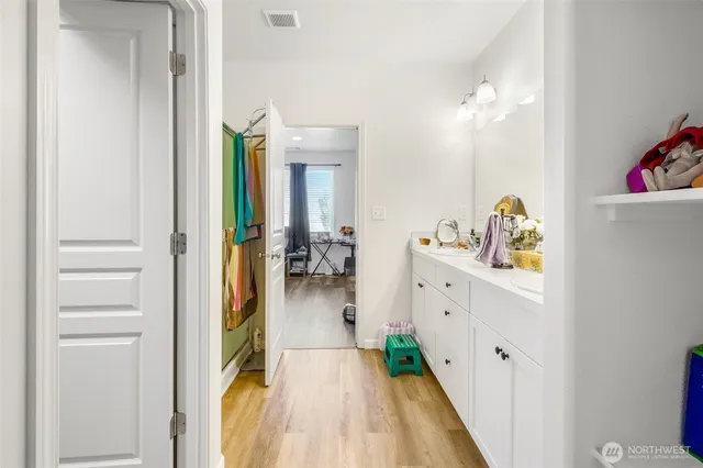 a view of entryway with wooden floor
