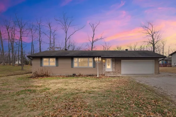 $160,000 | 105 Hickory Grove Lane, Salem, IL 62881