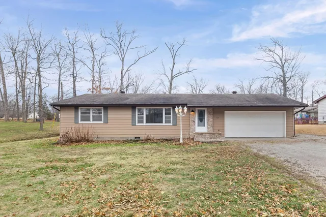 $164,900 | 105 Hickory Grove Lane, Salem, IL 62881