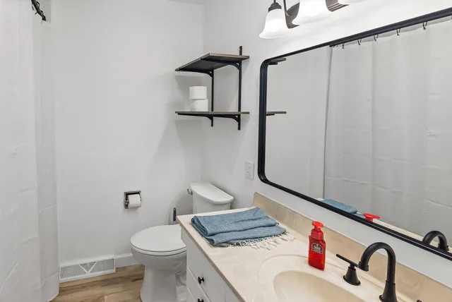 $164,900 | 105 Hickory Grove Lane, Salem, IL 62881