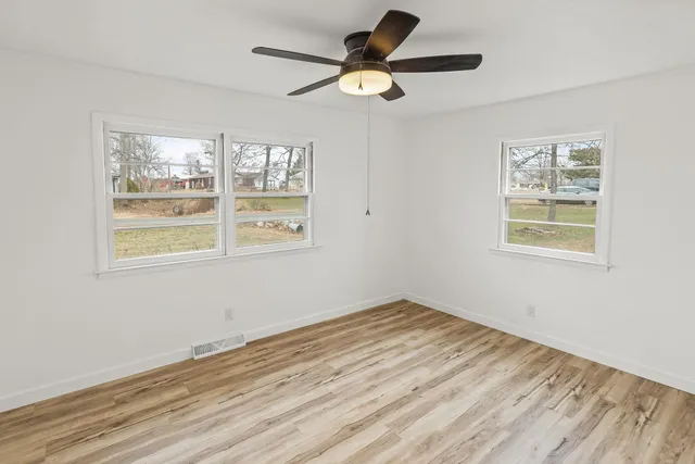 $164,900 | 105 Hickory Grove Lane, Salem, IL 62881