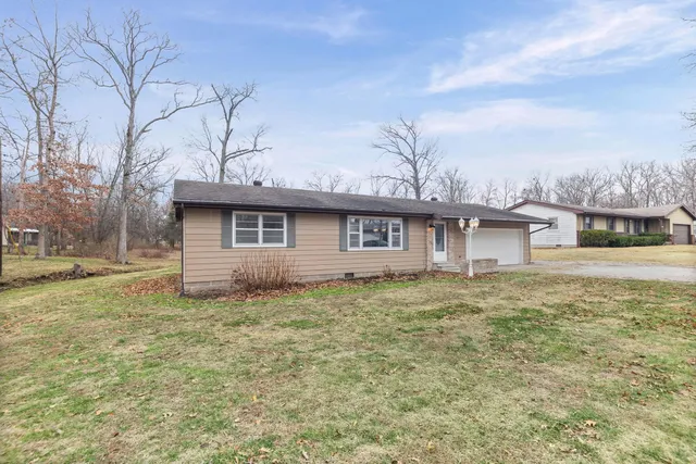 $164,900 | 105 Hickory Grove Lane, Salem, IL 62881
