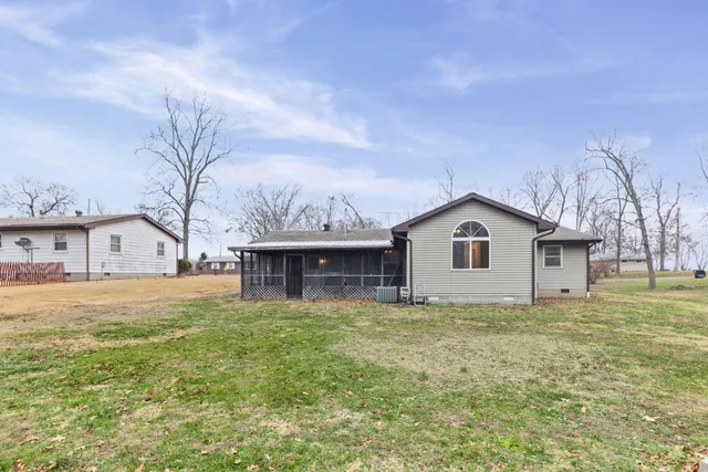 $164,900 | 105 Hickory Grove Lane, Salem, IL 62881