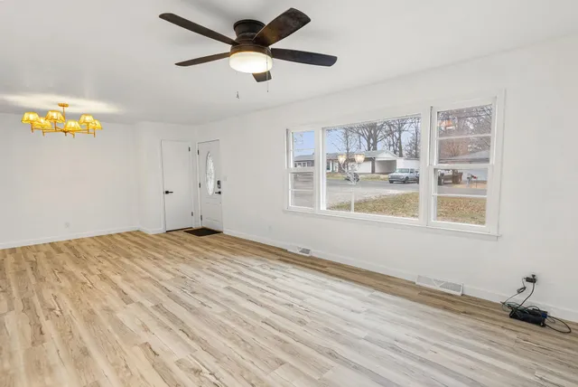 $164,900 | 105 Hickory Grove Lane, Salem, IL 62881