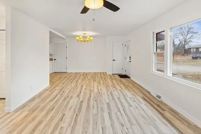 $164,900 | 105 Hickory Grove Lane, Salem, IL 62881