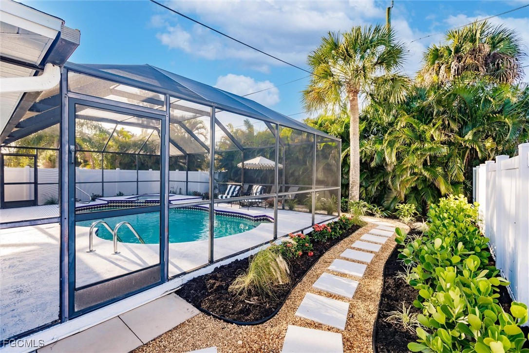 842 99th Avenue North Naples, FL 34108 - Photo 28 of 36