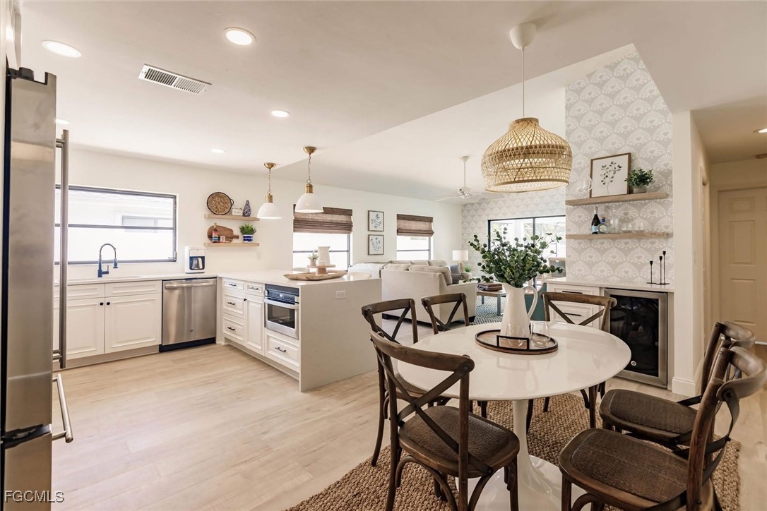 842 99th Avenue North Naples, FL 34108 - Photo 6 of 36