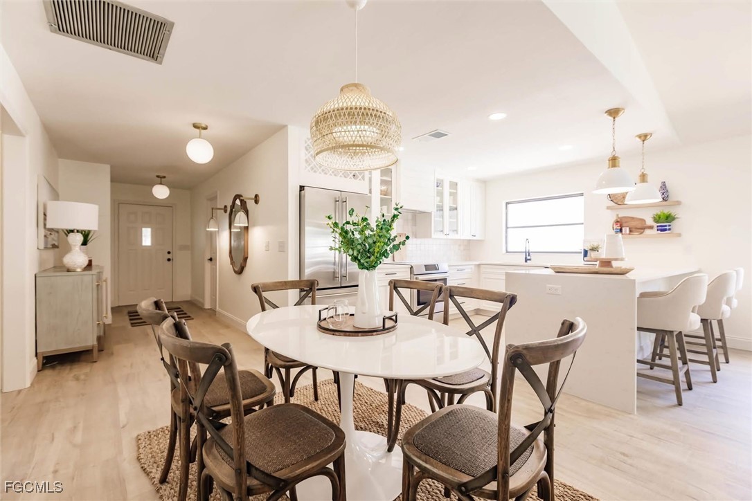 842 99th Avenue North Naples, FL 34108 - Photo 7 of 36