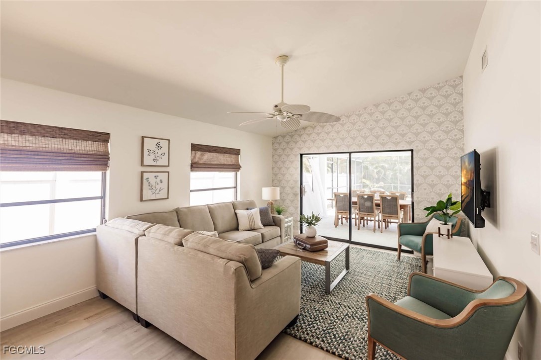 842 99th Avenue North Naples, FL 34108 - Photo 10 of 36