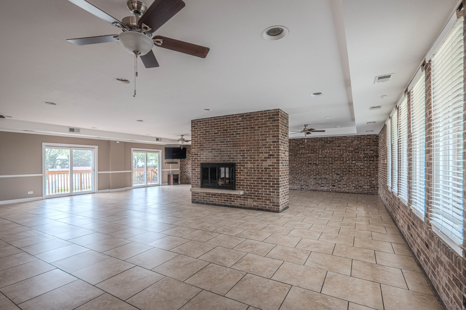 585 Sharon Way Bolingbrook, IL 60440 - Photo 19 of 21