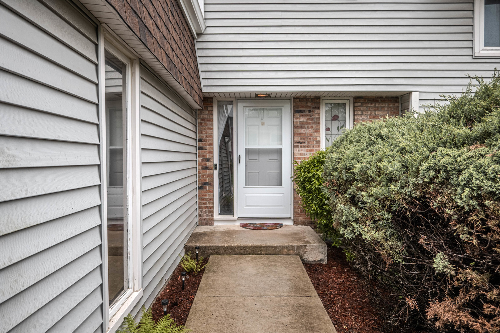 585 Sharon Way Bolingbrook, IL 60440 - Photo 2 of 21