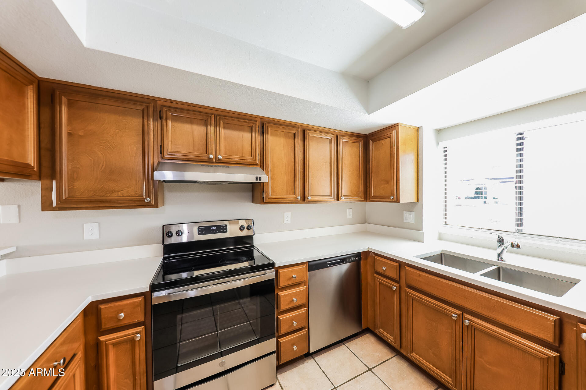 602 West Grandview Road Phoenix, AZ 85023 - Photo 11 of 26 011-photo-kitchen-14301677