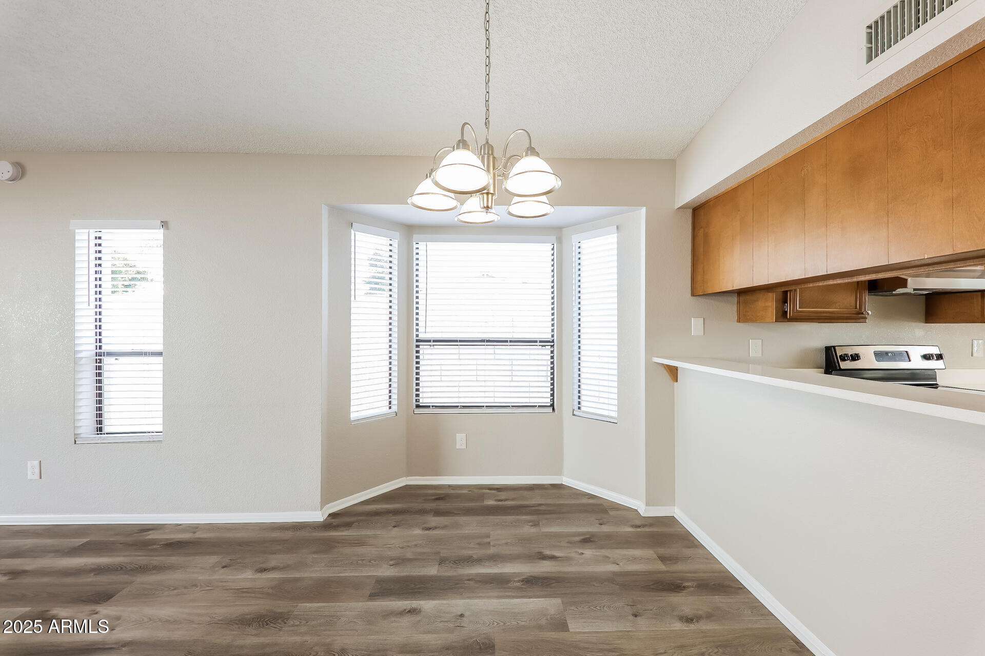 602 West Grandview Road Phoenix, AZ 85023 - Photo 6 of 26 006-photo-dining-room-14301678