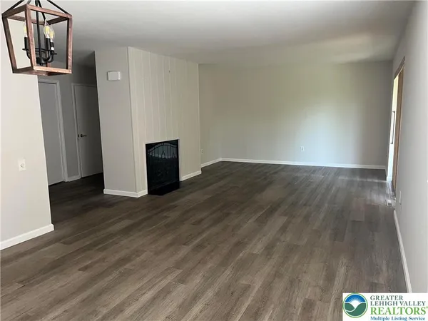 $2,050 | 328 Carver Drive, Unit A, Bethlehem, PA 18017