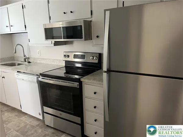 $2,050 | 328 Carver Drive, Unit A, Bethlehem, PA 18017