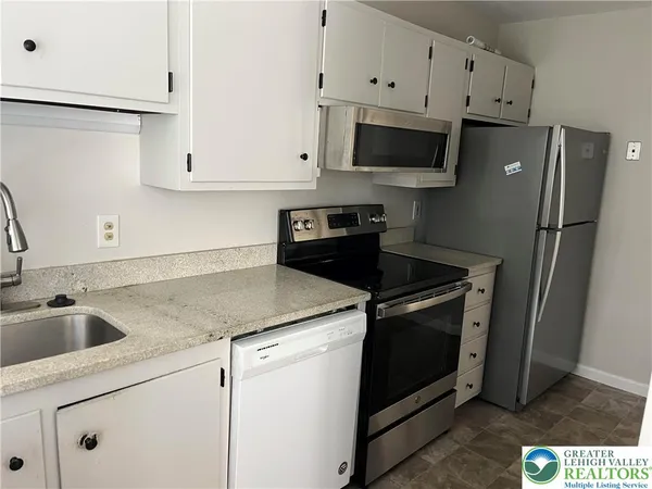 $2,050 | 328 Carver Drive, Unit A, Bethlehem, PA 18017