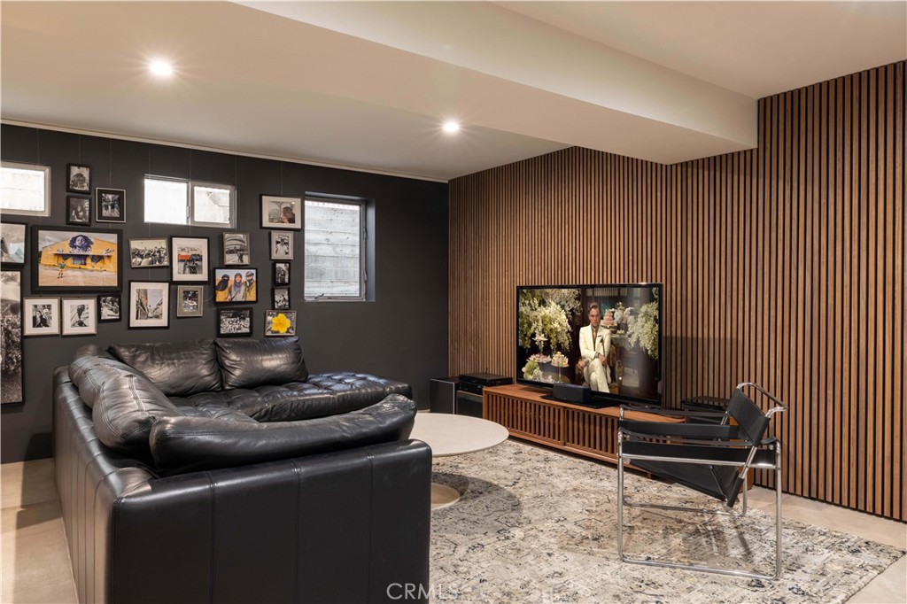 308 Vista Baya Costa Mesa, CA 92627 - Photo 13 of 20