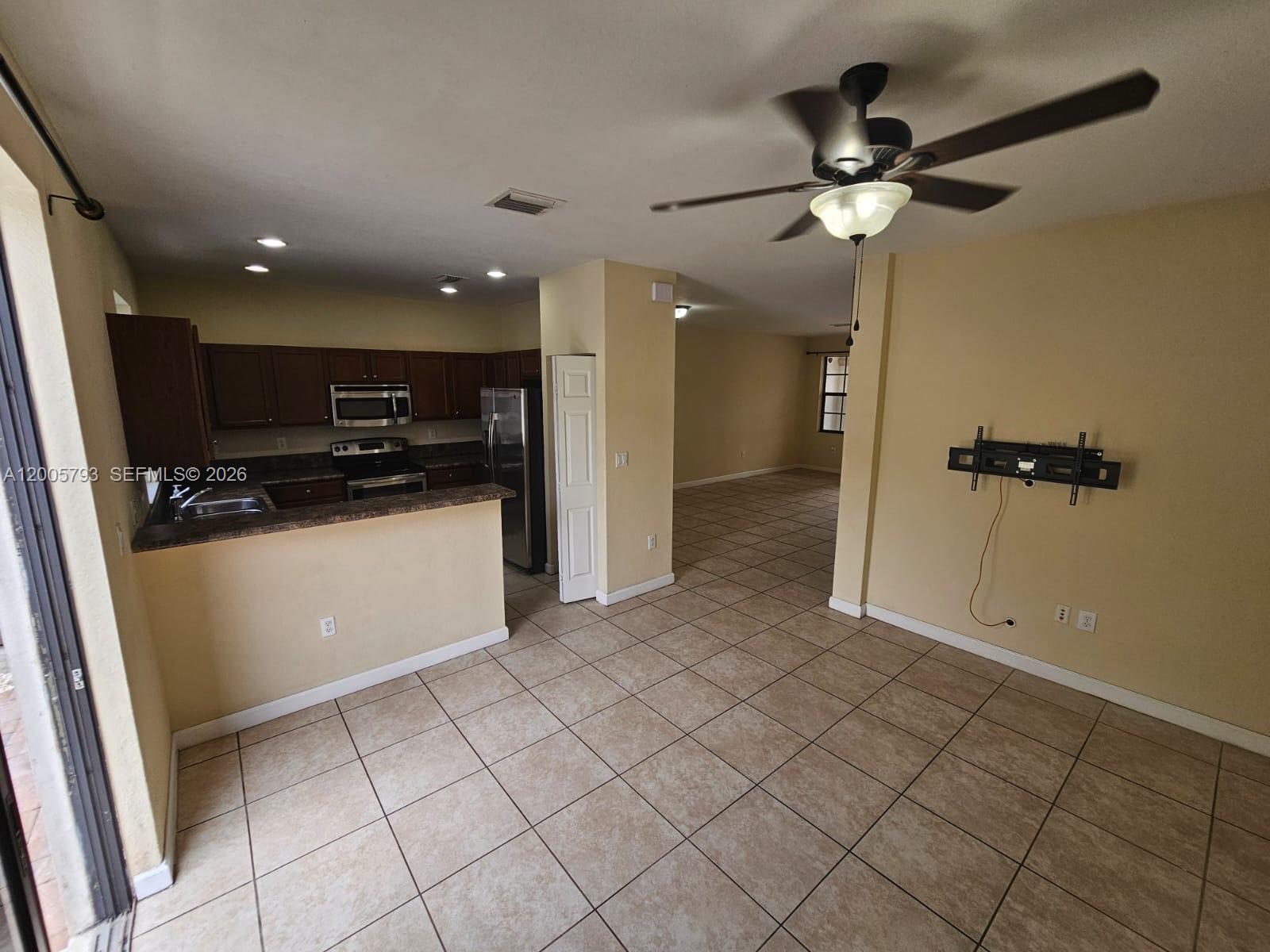 3387 West 90th Street, Unit 3387 Hialeah, FL 33018 - Photo 5 of 11