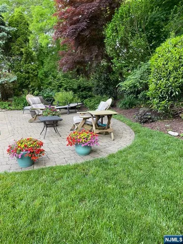 a picture of a wall with a white wall and a white wall