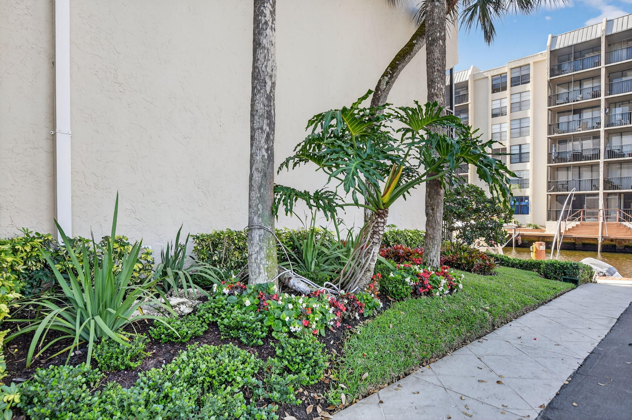 8 Royal Palm Way, Unit 107 Boca Raton, FL 33432 - Photo 43 of 75 End Unit Location