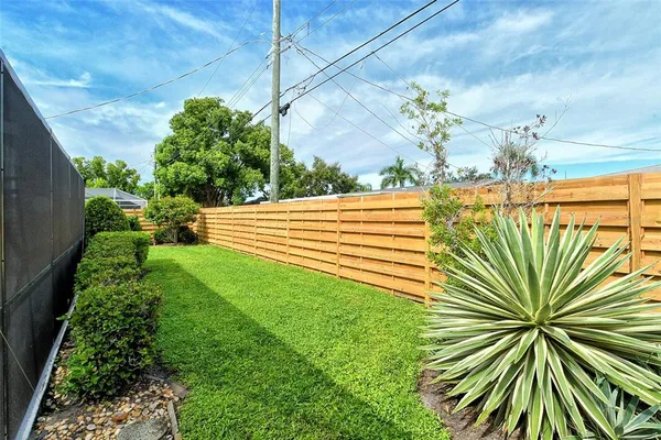 $8,250 | 6722 Roxbury Drive, Sarasota, FL 34231