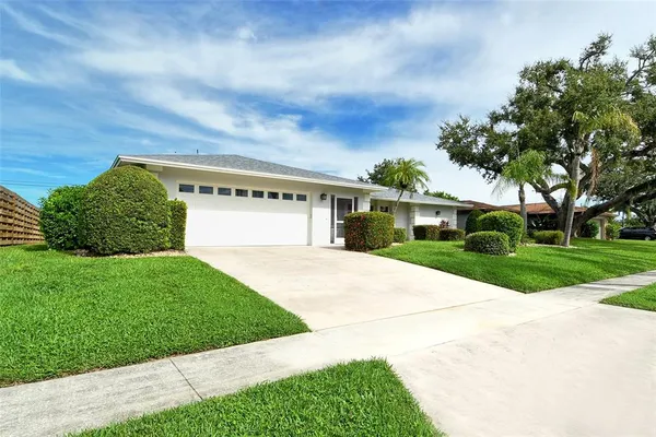 $8,250 | 6722 Roxbury Drive, Sarasota, FL 34231