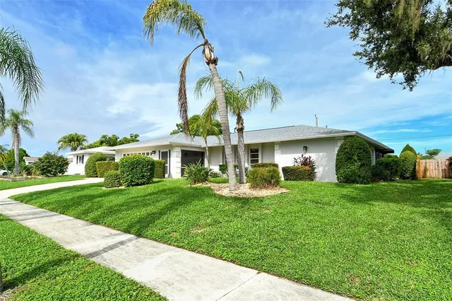 $8,000 | 6722 Roxbury Drive, Sarasota, FL 34231