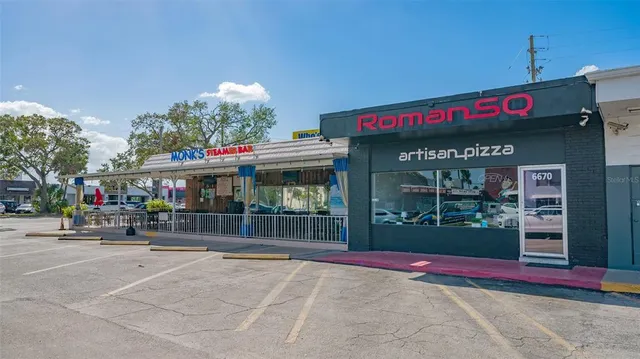 $8,000 | 6722 Roxbury Drive, Sarasota, FL 34231