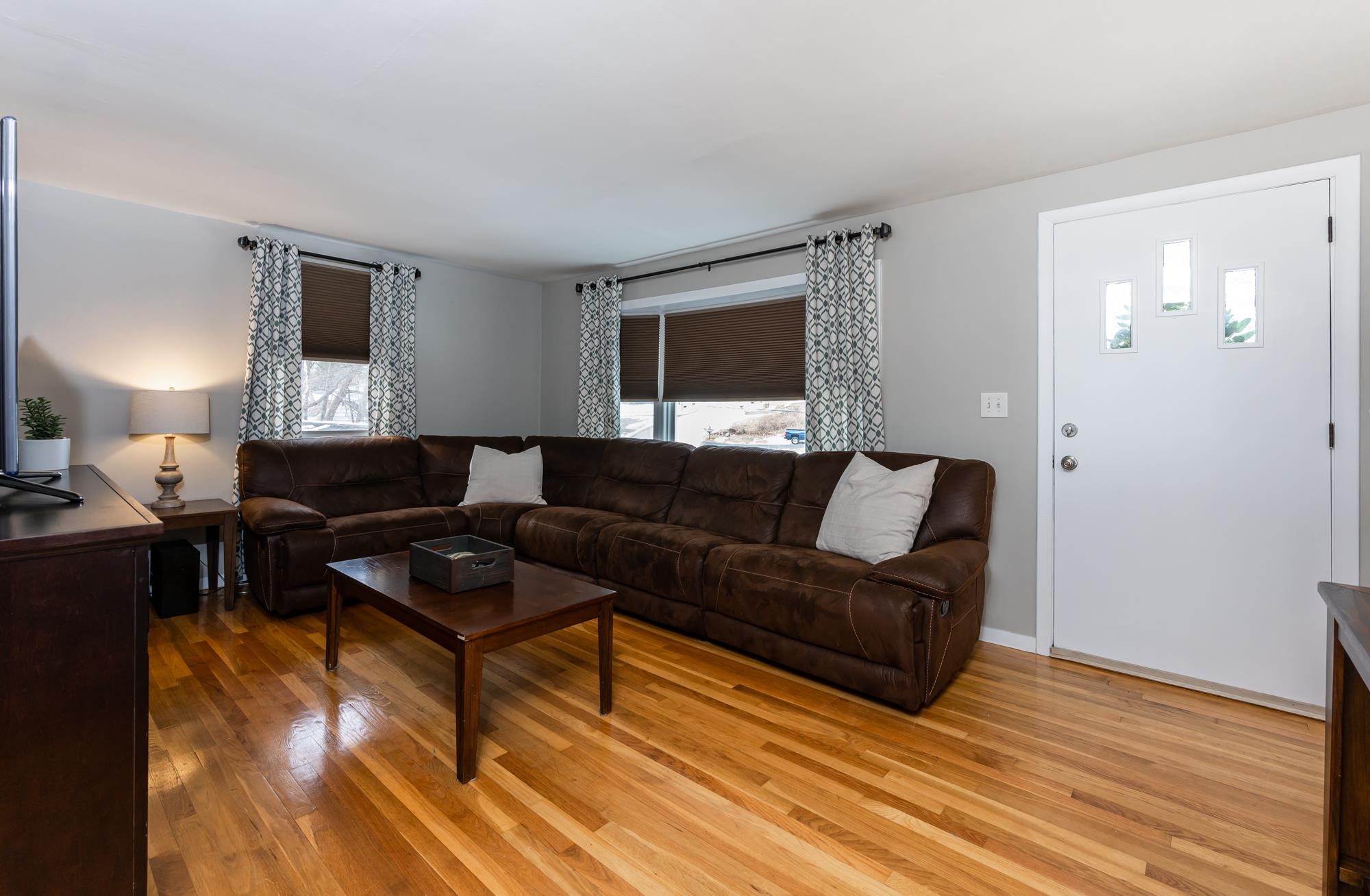 13 Shetland Road Nashua, NH 03062 - Photo 2 of 35 Gallery Image 2