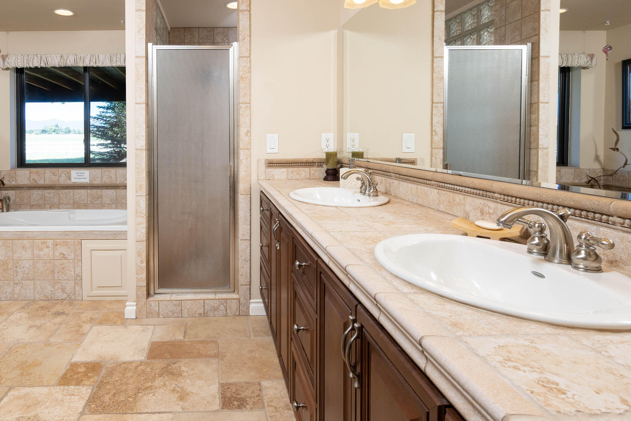 65111 Highland Road Bend, OR 97703 - Photo 16 of 37 Dual head tiled shower