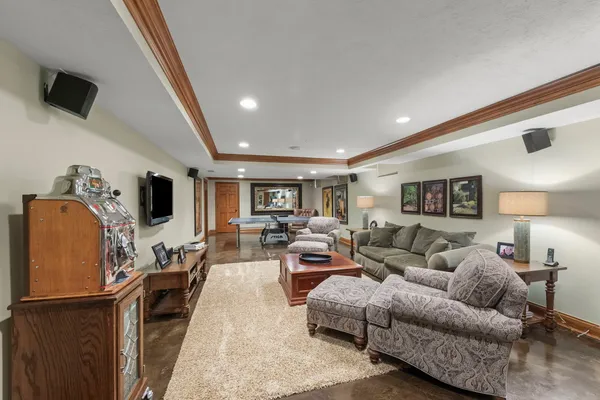 $1,475,000 | 646 Highview Avenue, Glen Ellyn, IL 60137
