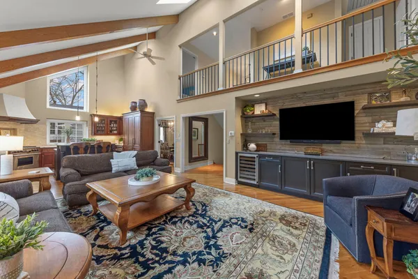 $1,475,000 | 646 Highview Avenue, Glen Ellyn, IL 60137
