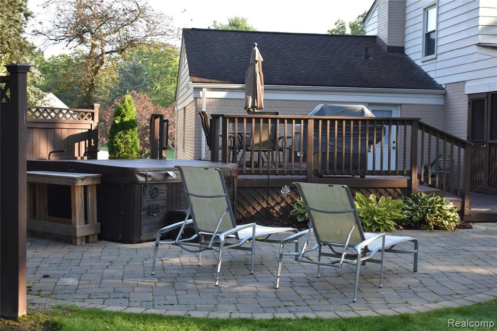 31161 Old Stage Road Beverly Hills, MI 48025 - Photo 7 of 32