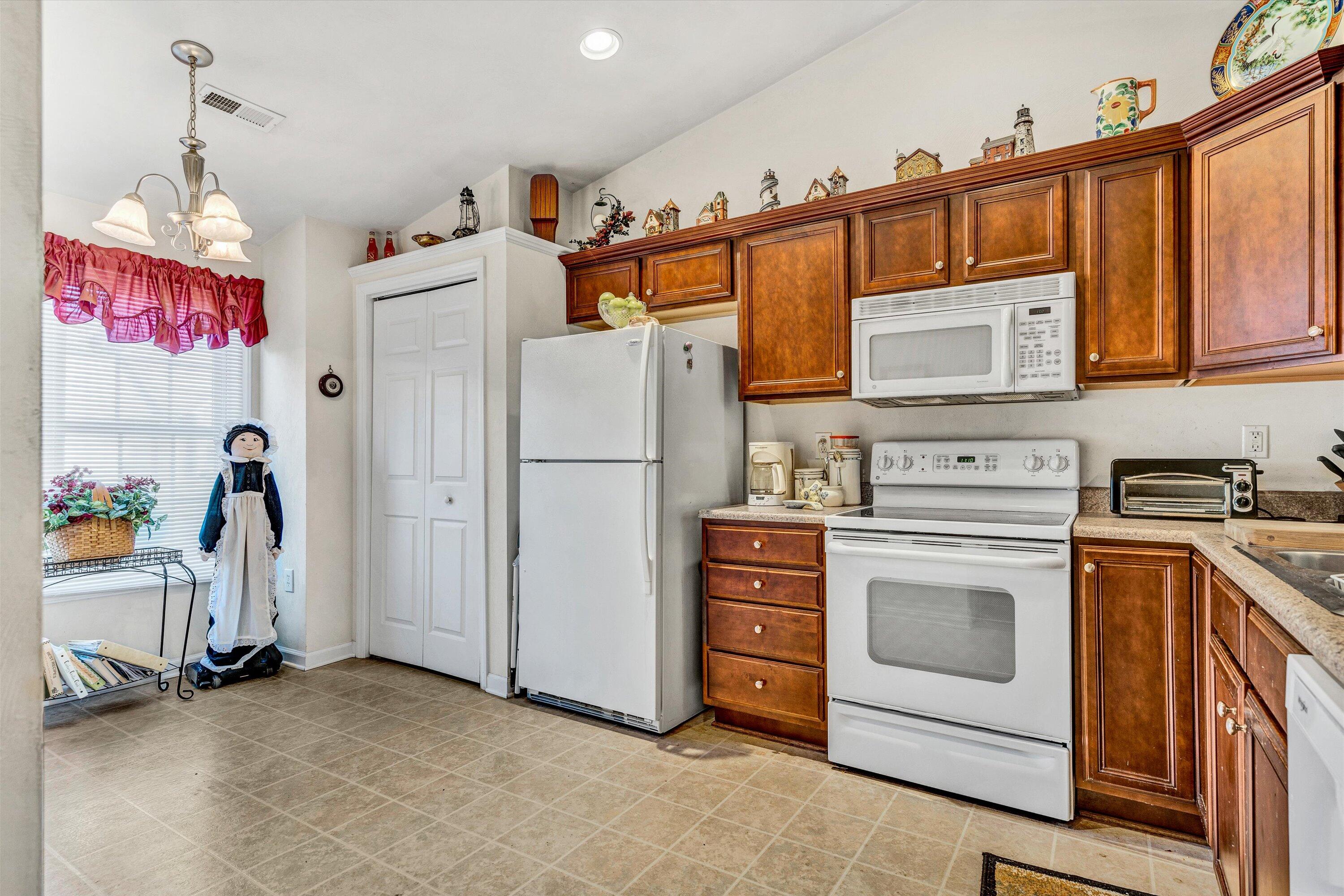 8614 Little Hoop Road Roanoke, VA 24019 - Photo 6 of 22 06-DSC08687