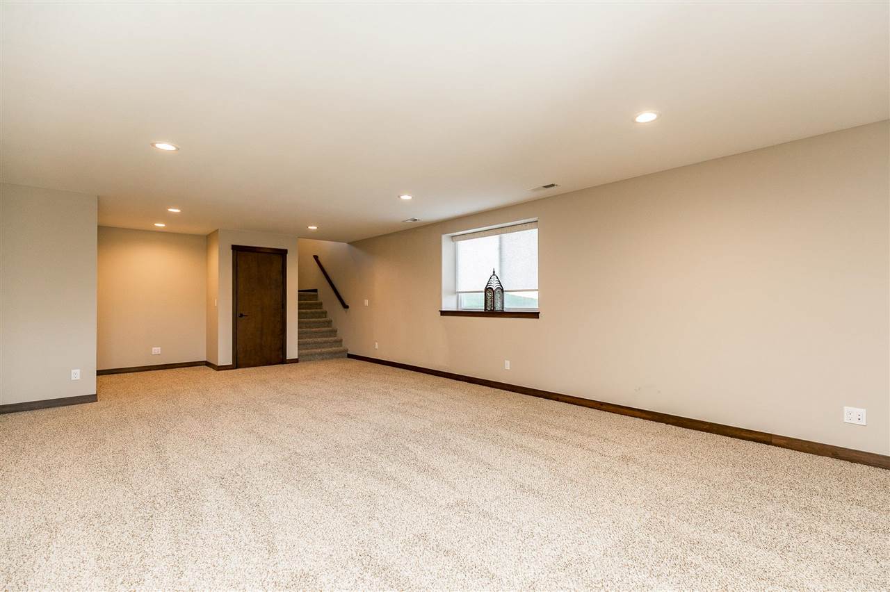 295 Ridge View Drive Fairfax, IA 52228 - Photo 29 of 41 Gallery Image 29