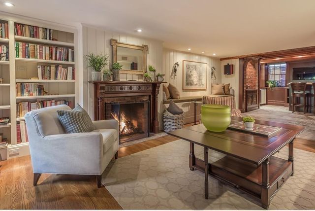 $4,550,000 | 20 West Cedar Street, Boston, MA 02108