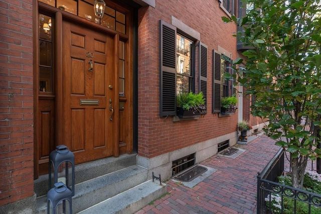 $4,550,000 | 20 West Cedar Street, Boston, MA 02108