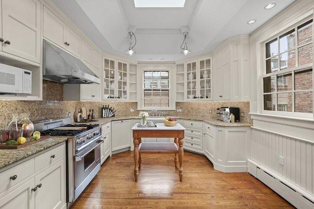 $4,550,000 | 20 West Cedar Street, Boston, MA 02108