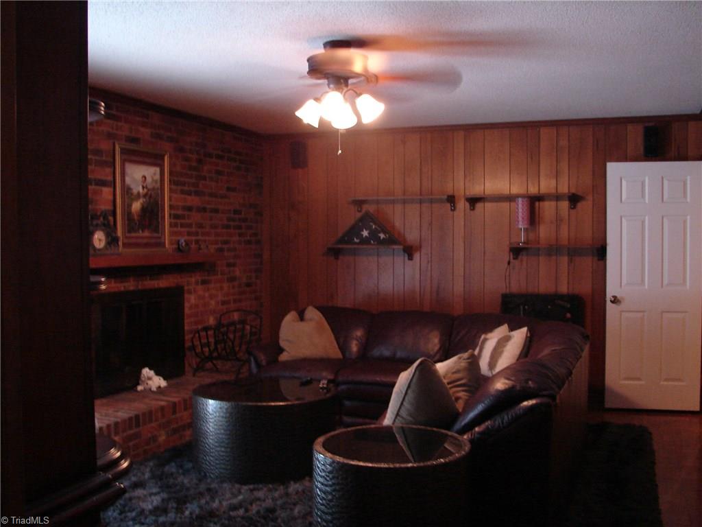 2111 Laura Lane High Point, NC 27262 - Photo 12 of 28 Gallery Image 12